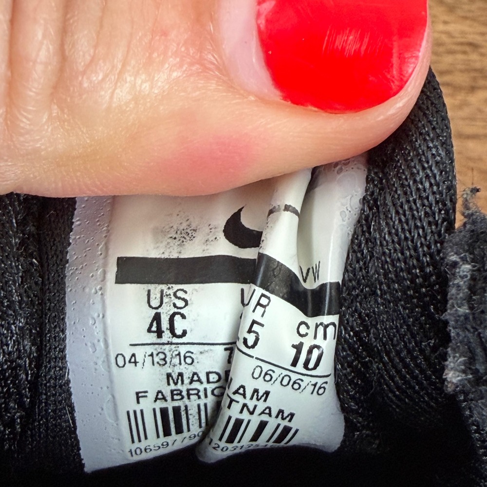 Nike Roshe One TD Toddler Sneaker Triple Black Size 4C Sporty Cute Comfy - Picture 5 of 6